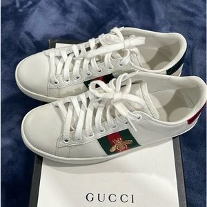 Gucci Ace leather sneakers with gold bee like new